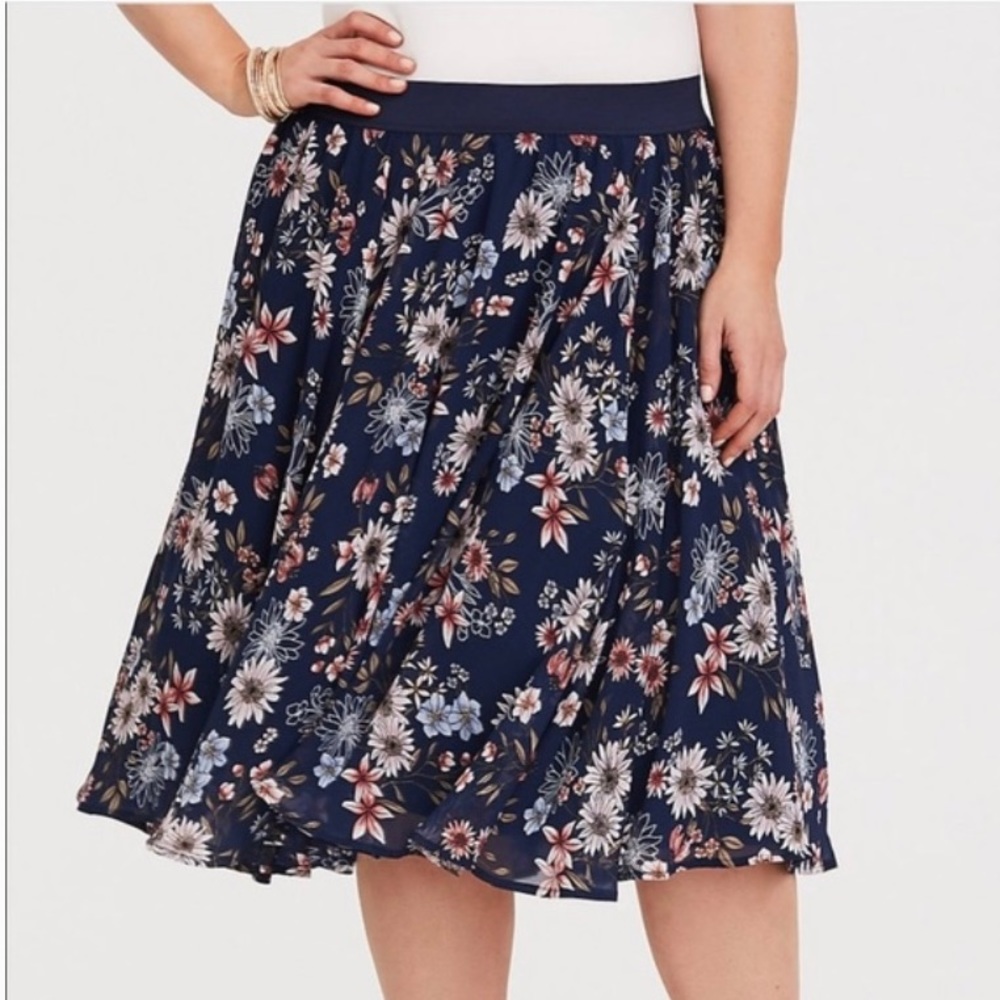 Torrid Blue floral elastic waist band skirt size 0
